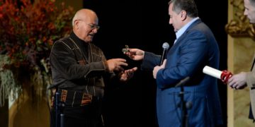 ქართული ხალხური სიმღერის გამორჩეულ ოსტატსა და ლოტბარს, ტრისტან სიხარულიძეს სპეციალური ჯილდო – „მადლიერების ჩიტი“ გადაეცა